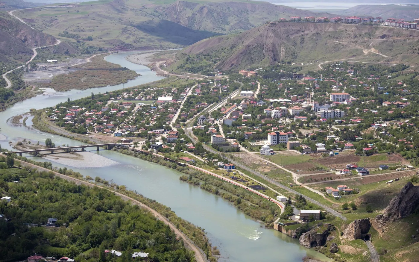 Elazığ, Fırat kıyısında Palu, havadan